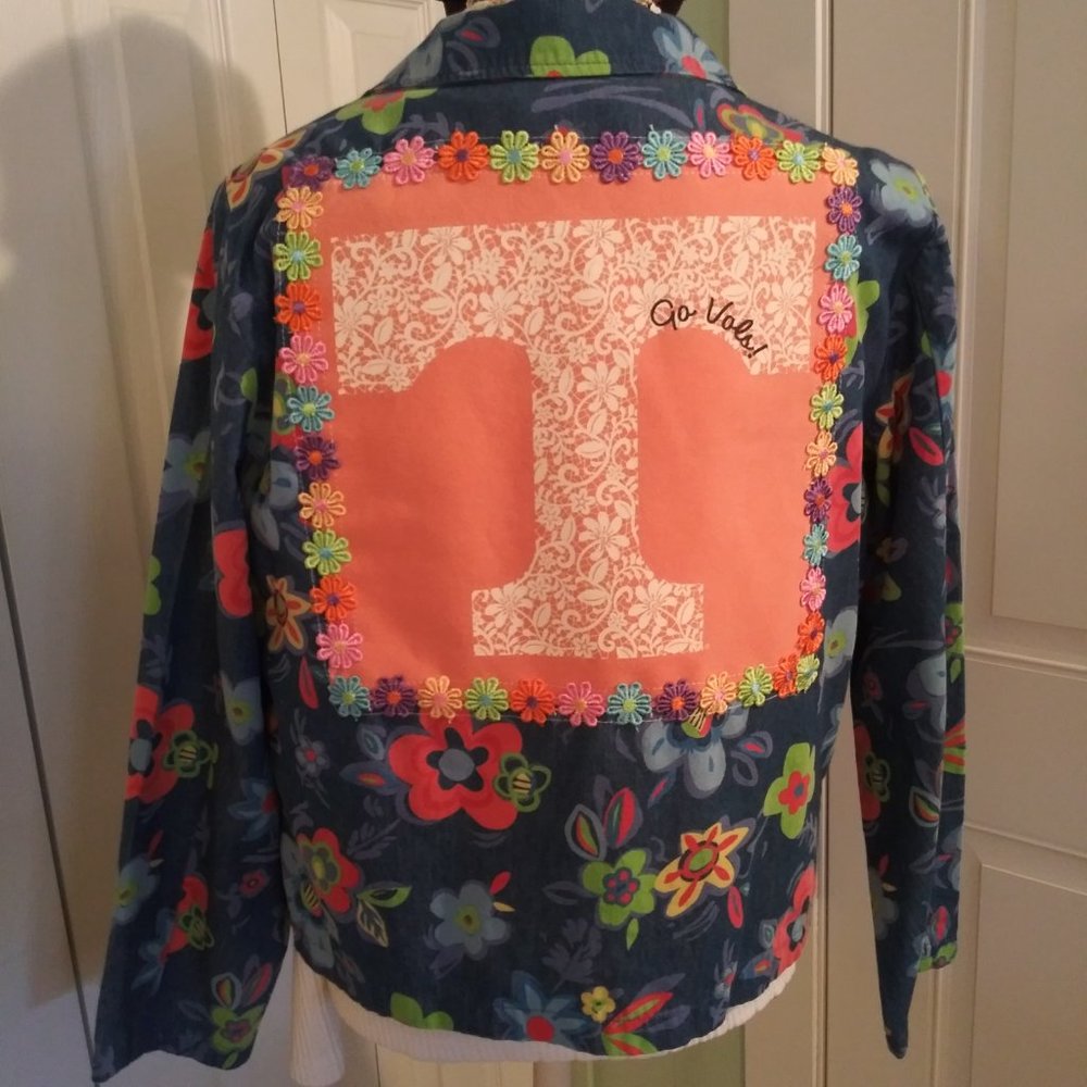 2437 Jeaniemade Size XL Tennessee Vols Upcycled Light Weight Jacket - Picture 4 of 6